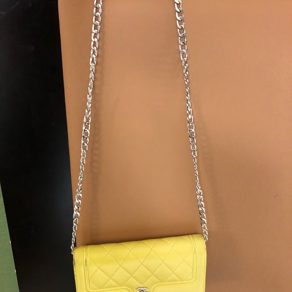 Authentic Chanel 19 Clutch wallet purse lemonade yellow color - Picture 10 of 16